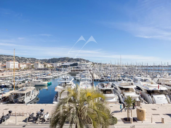 Cannes Vieux-Port – 3 pièces traversant – Vue Mer