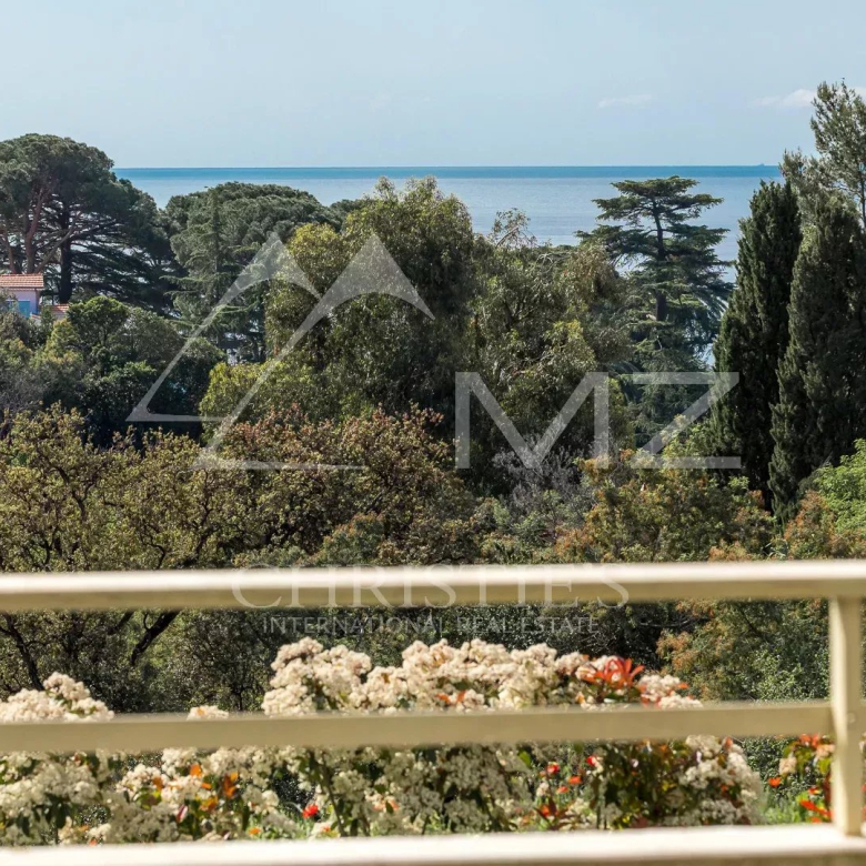 Cannes Croisette – Splendide appartement de 270 m² – Vue mer à couper le souffle