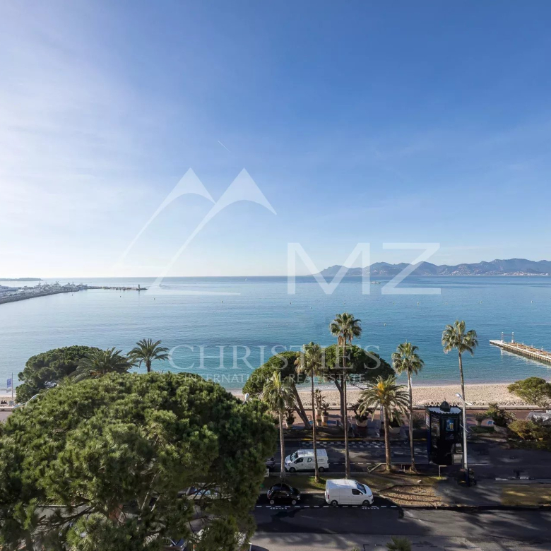 Bright apartment with large terrace and sea view – Cannes, Croix-des-Gardes
