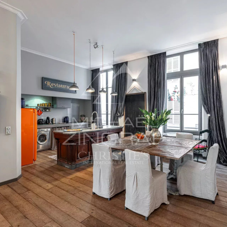 For sale – Avenue Foch – Newly renovated apartment – ​​3 suites