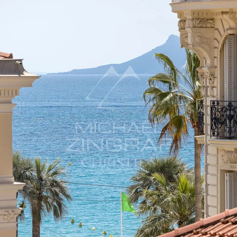 BUILDING FOR SALE 300 M² BOUGUENAIS