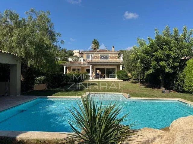 ANTIBES – SAINT-MAYMES – CALM AND GENEROUS ROOMS