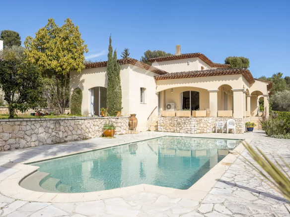 Antibes – Villa – Domaine fermé