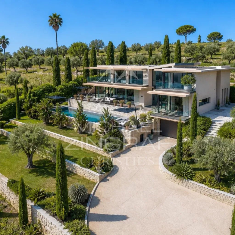 Maison avec piscine, double garage et 5 000 m²