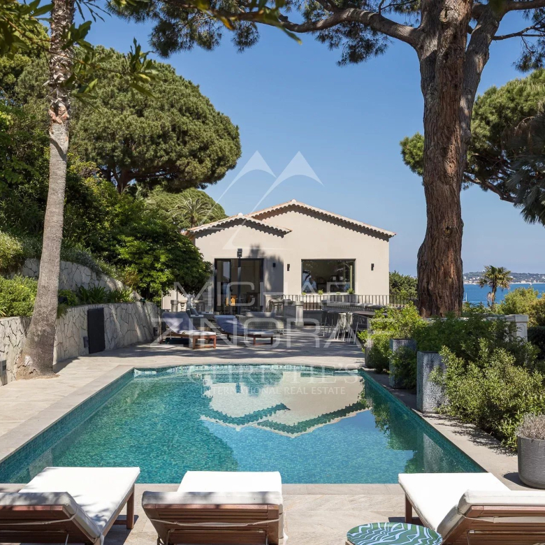 Magnificent 2-bedroom apartment – ​​Luxury renovation – Cannes La Croisette