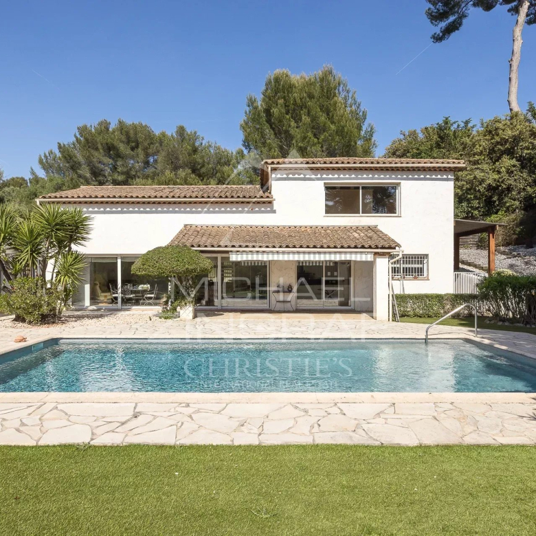 Exclusive and unique in the area: Magnificent waterfront property