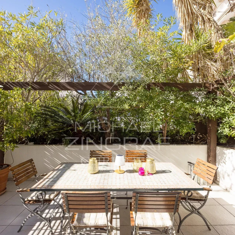 Co – EXCLUSIVITE – Cannes – Californie – Majestueuse maison de Maitres