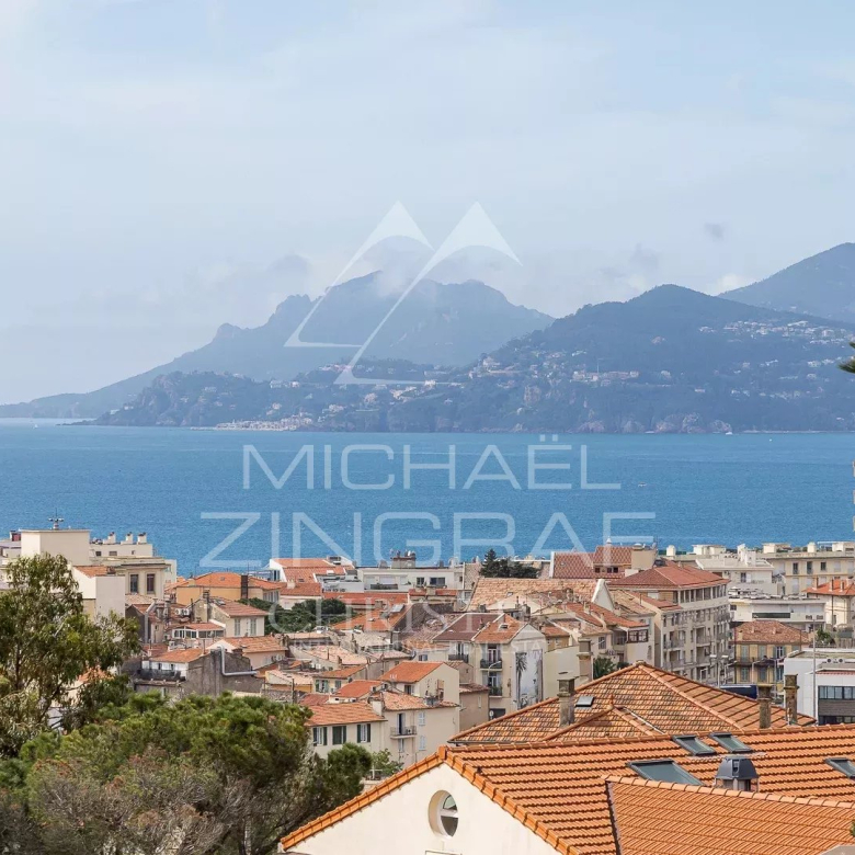 4-ROOM APARTMENT IN A ONE-HECTARE PARK WITH SWIMMING POOL, VILLAGE AND SEA WITHIN WALKING DISTANCE