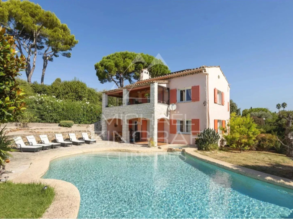 ANTIBES – SAINT-MAYMES – CALM AND GENEROUS ROOMS