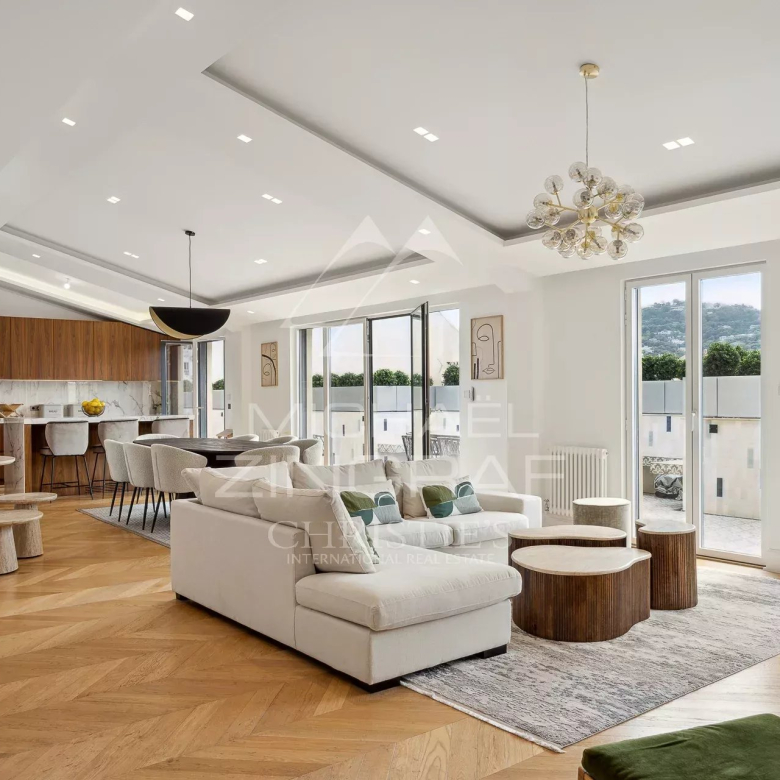 Maison familiale de standing de 296 m² avec jardin paysager à Ambilly, aux portes de Genève