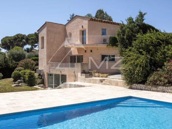 Contemporary house with swimming pool and garden in the hills above Cannes, Vallauris.