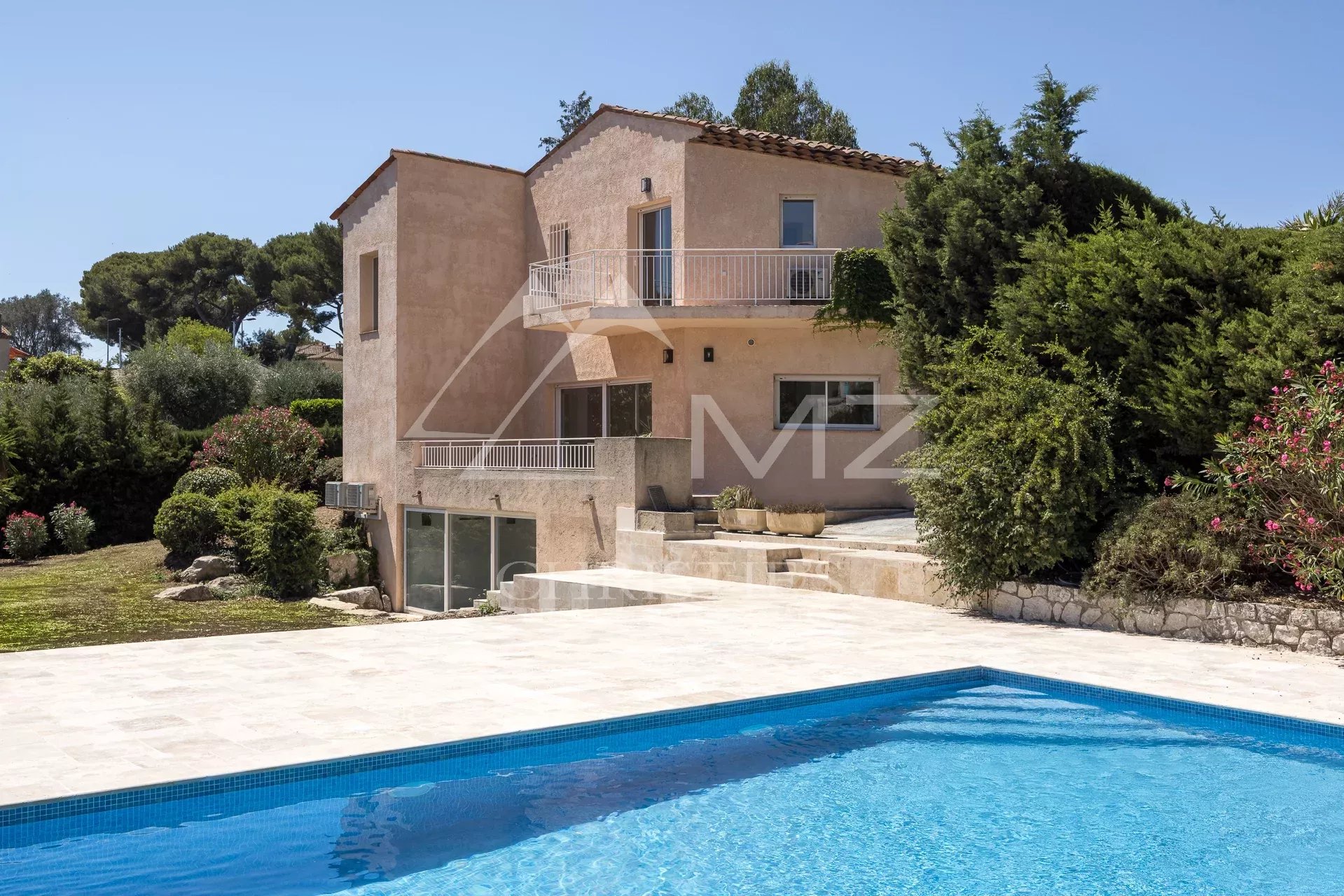 Contemporary house with swimming pool and garden in the hills above Cannes, Vallauris.