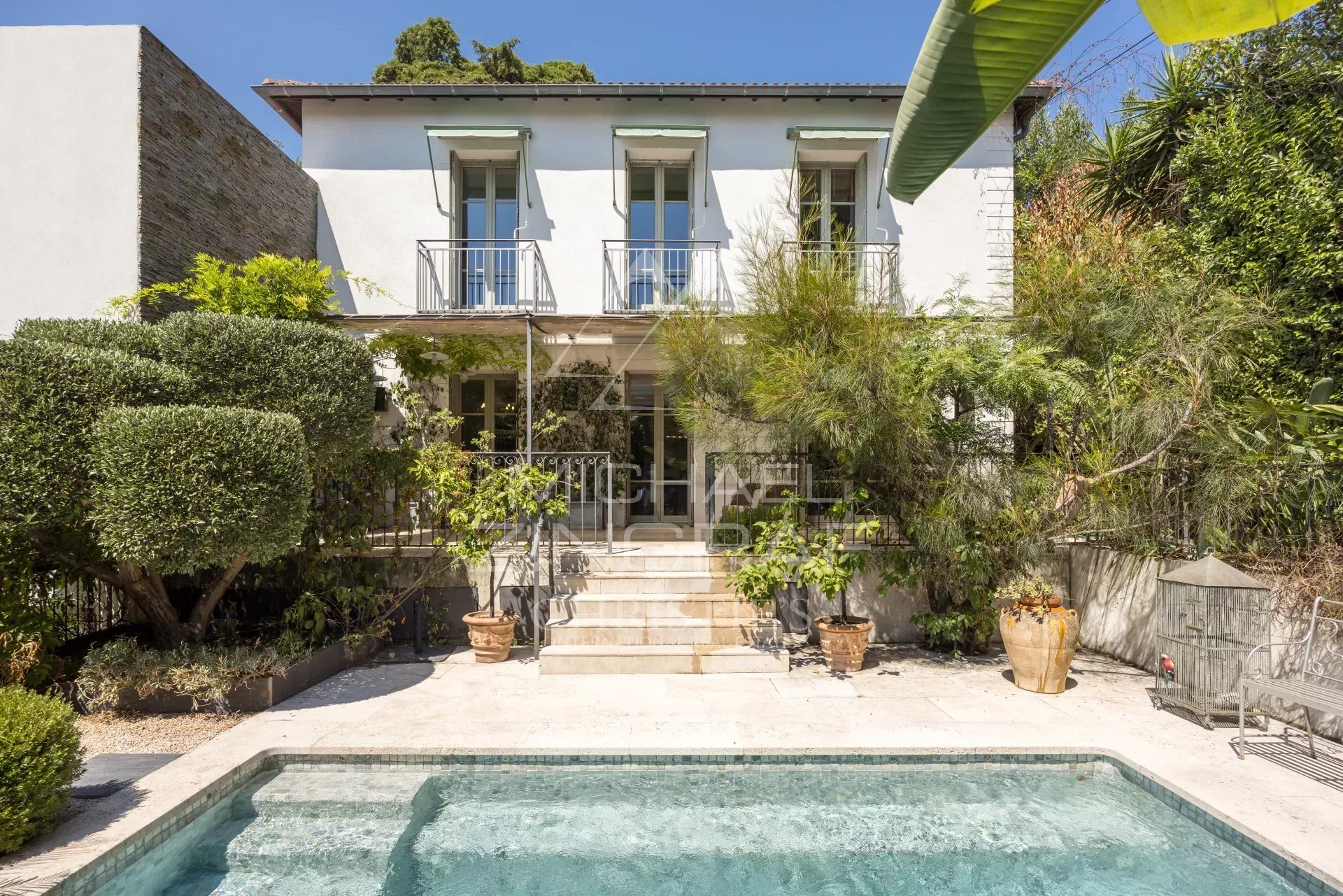Maison élégante avec piscine et jardin à Cannes, secteur Basse Californie.