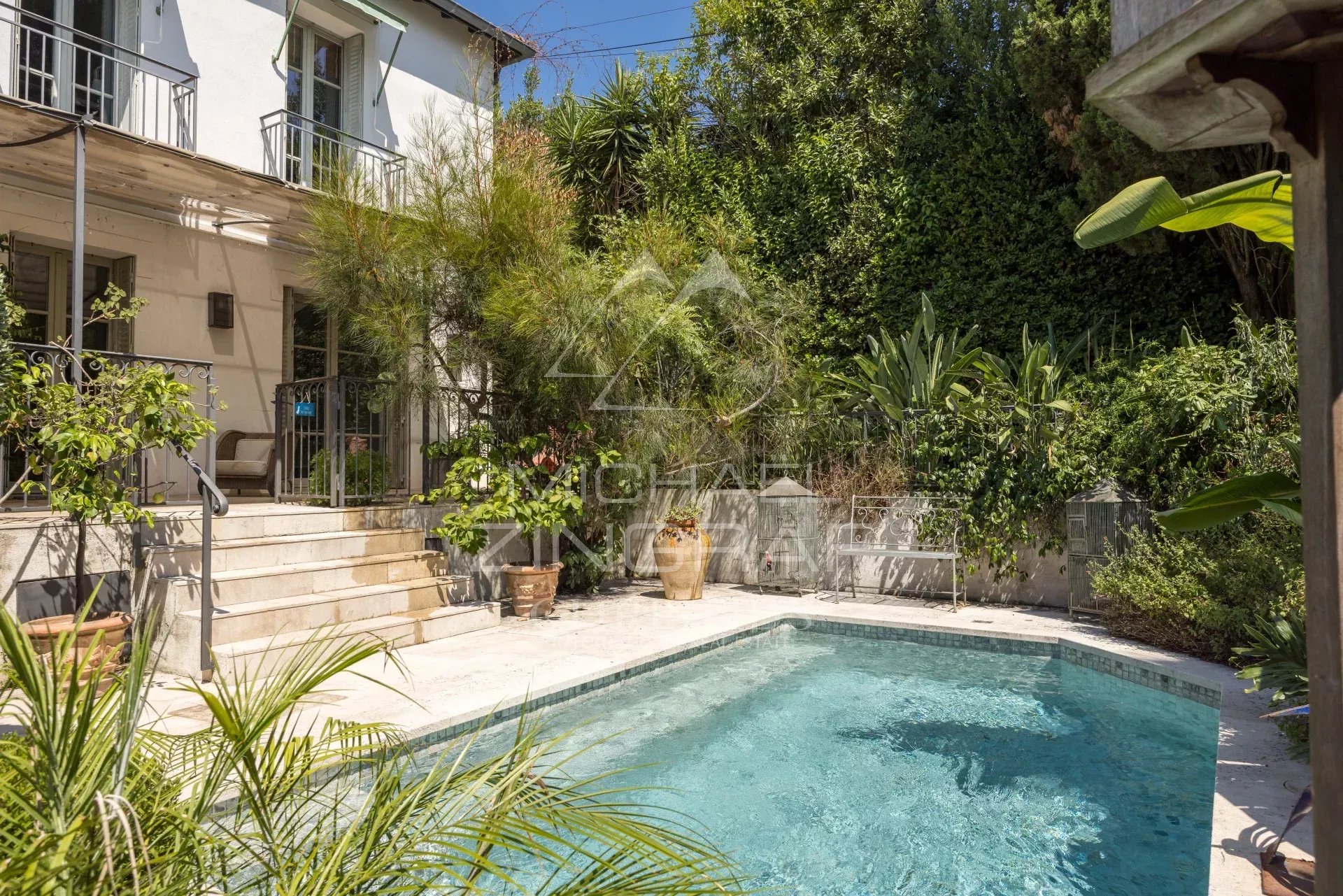 Maison élégante avec piscine et jardin à Cannes, secteur Basse Californie.