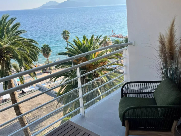 Balcony of an apartment with sea and palm tree views in Cannes.