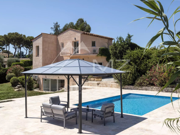 Renovated family property with swimming pool and relaxation area in the hills above Cannes.