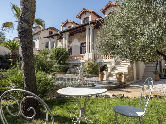 Luxury real estate photo | Charming Properties
