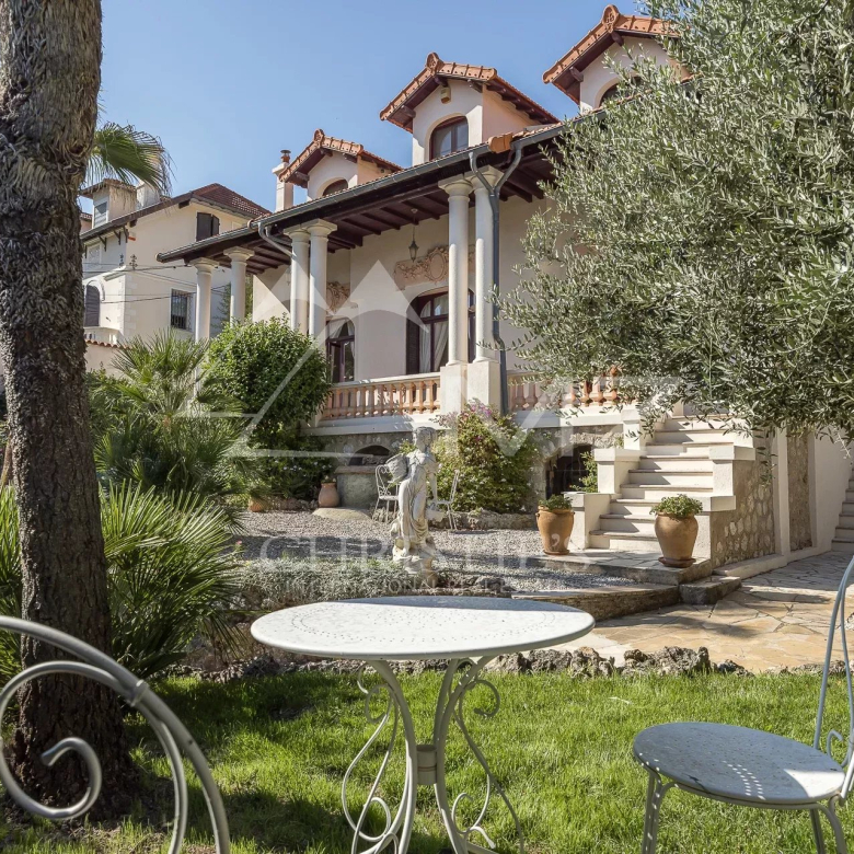Luxury real estate photo | Charming Properties