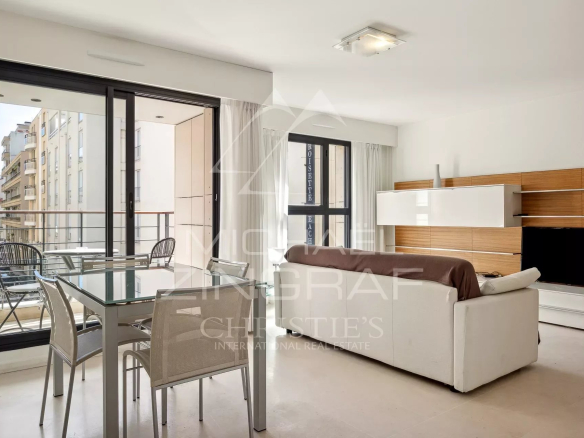 Appartement 2 pièces à Cannes Banane avec séjour lumineux et terrasse