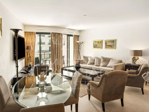 Bright living room of a contemporary apartment in Cannes, with terrace and modern furniture.