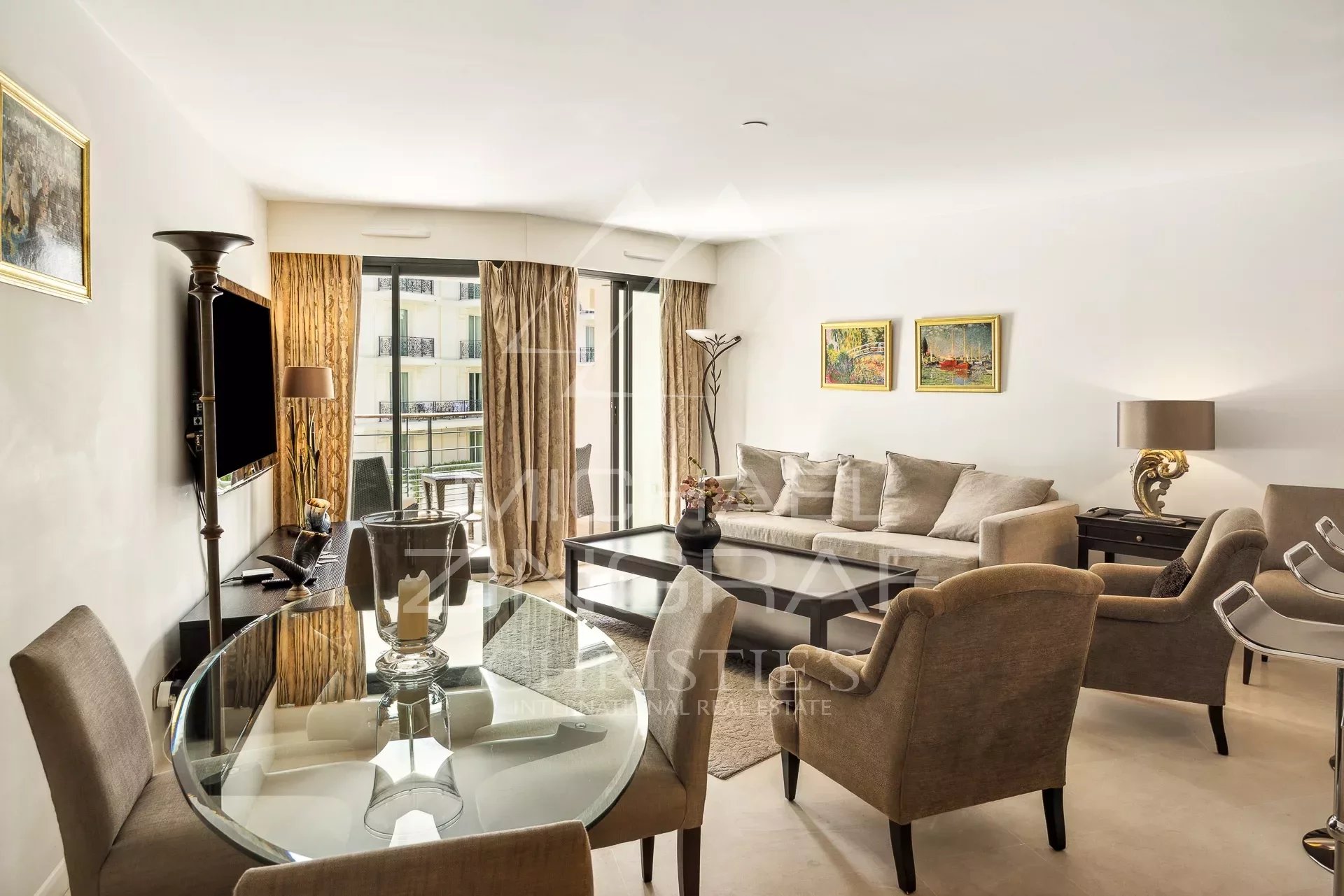 Living room of an apartment in Cannes Bright living room of a contemporary apartment in Cannes, with terrace and modern furniture.