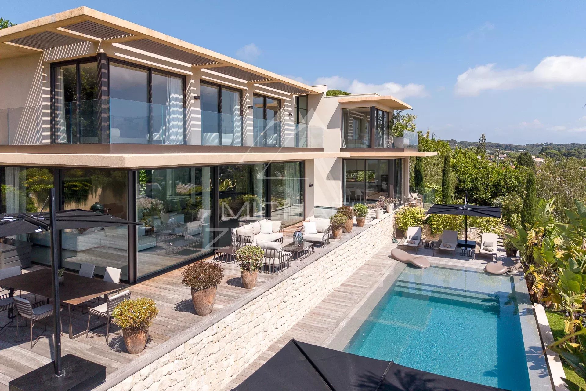 Villa d’architecte à Cannes Villa contemporaine avec piscine et vue mer à Cannes, signée Mauclet, sur terrain de 2 650 m².