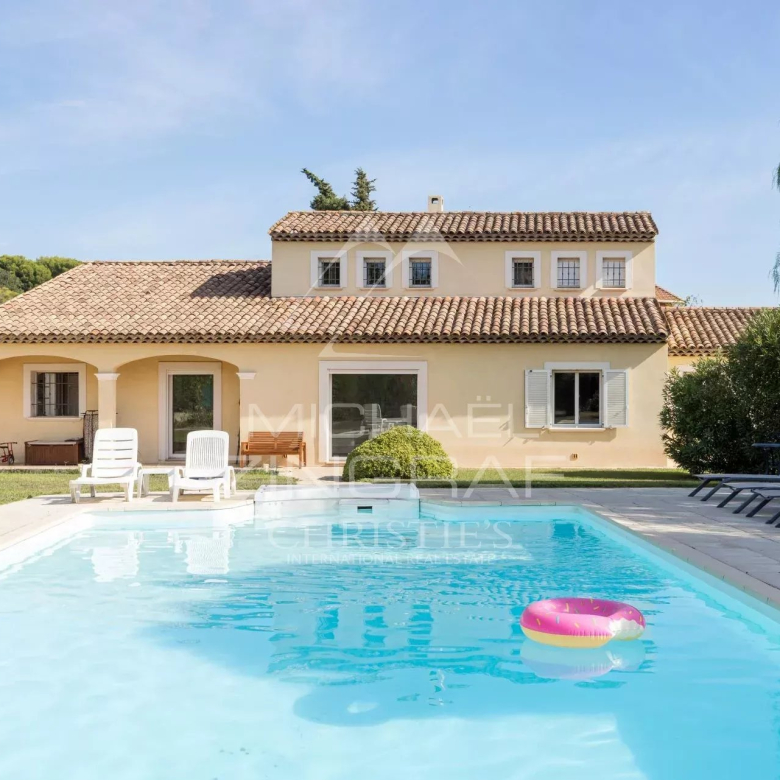 Luxury real estate photo | Charming Properties