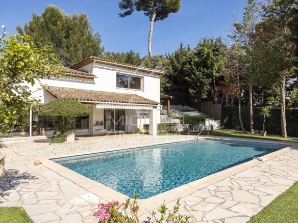 Villa with swimming pool in a gated community in Antibes, residential area.