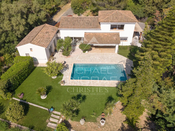Aerial view of a villa with swimming pool and garden in a gated community in Antibes.