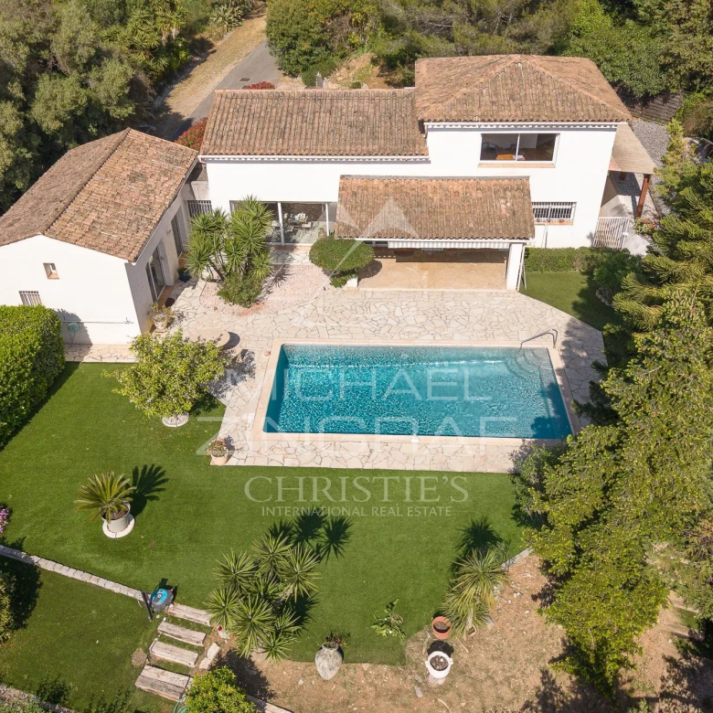 Luxury real estate photo | Charming Properties