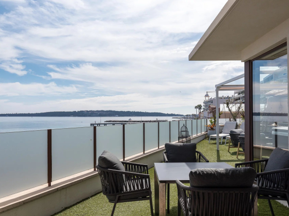 Terrace with sea view in Cannes, Palm Beach district, modern outdoor furniture.