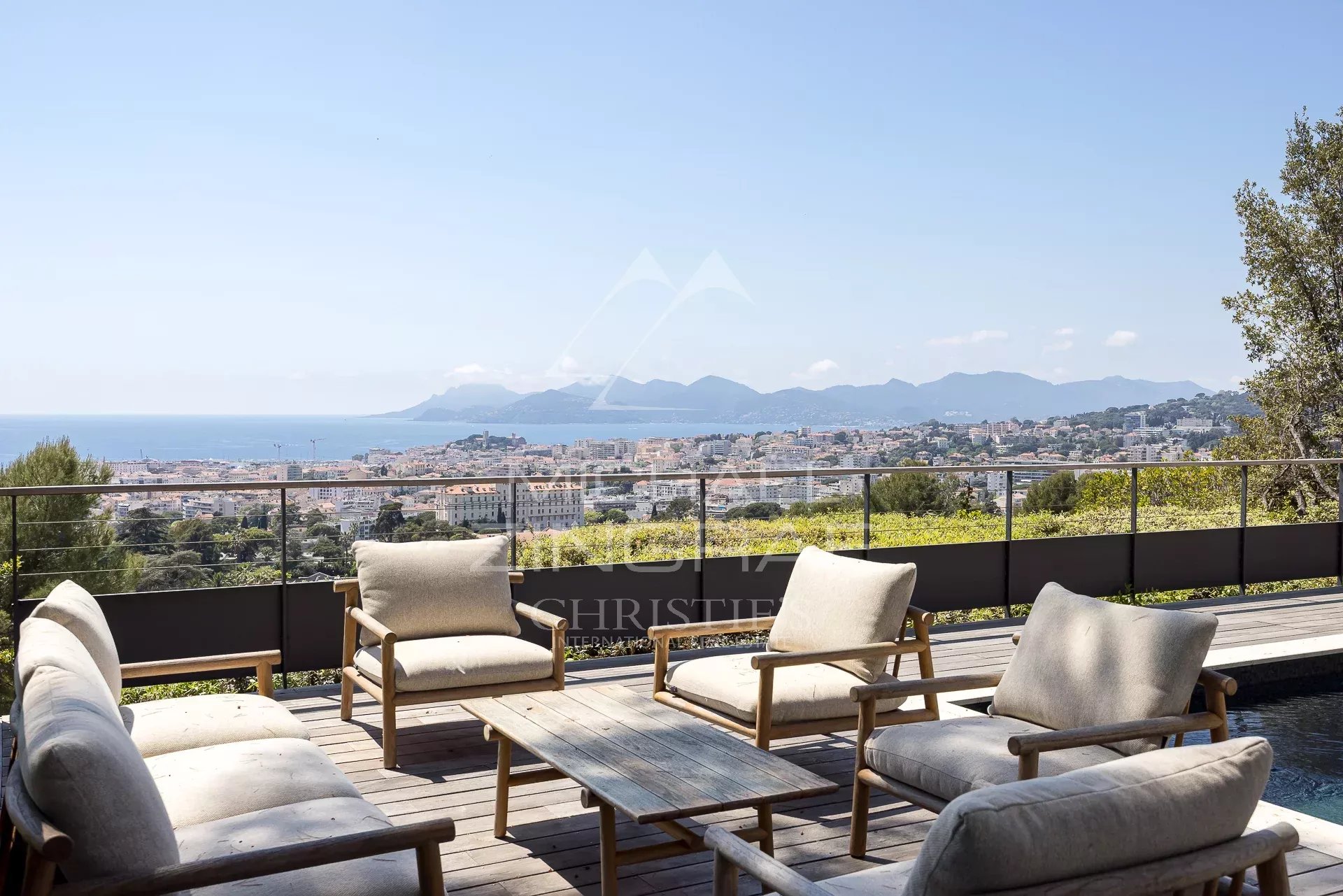 Contemporary villa in Cannes Terrace of a contemporary villa in Cannes with panoramic views of the sea and mountains.
