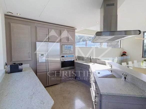 Modern and bright kitchen in a villa in Cannes with sea views.