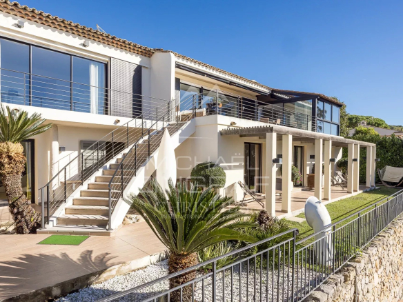 Exterior view of a modern villa with garden, Le Cannet, France.