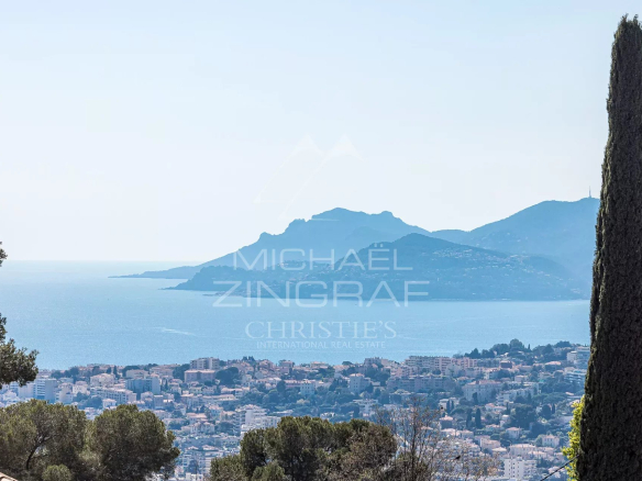 Panoramic view of the sea and hills from a building plot in Le Cannet.
