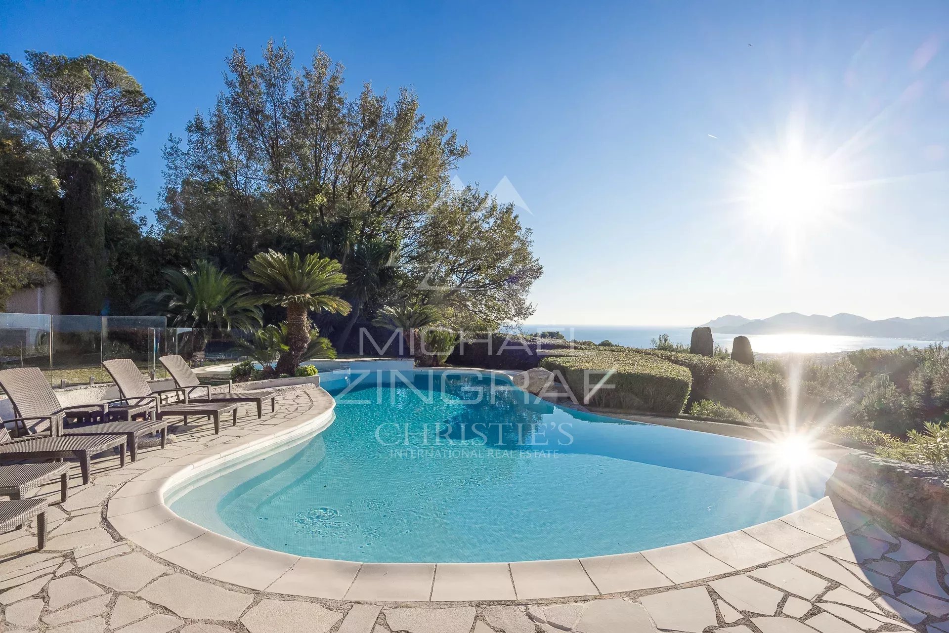 View of a villa with swimming pool and sea in the background in Cannes.