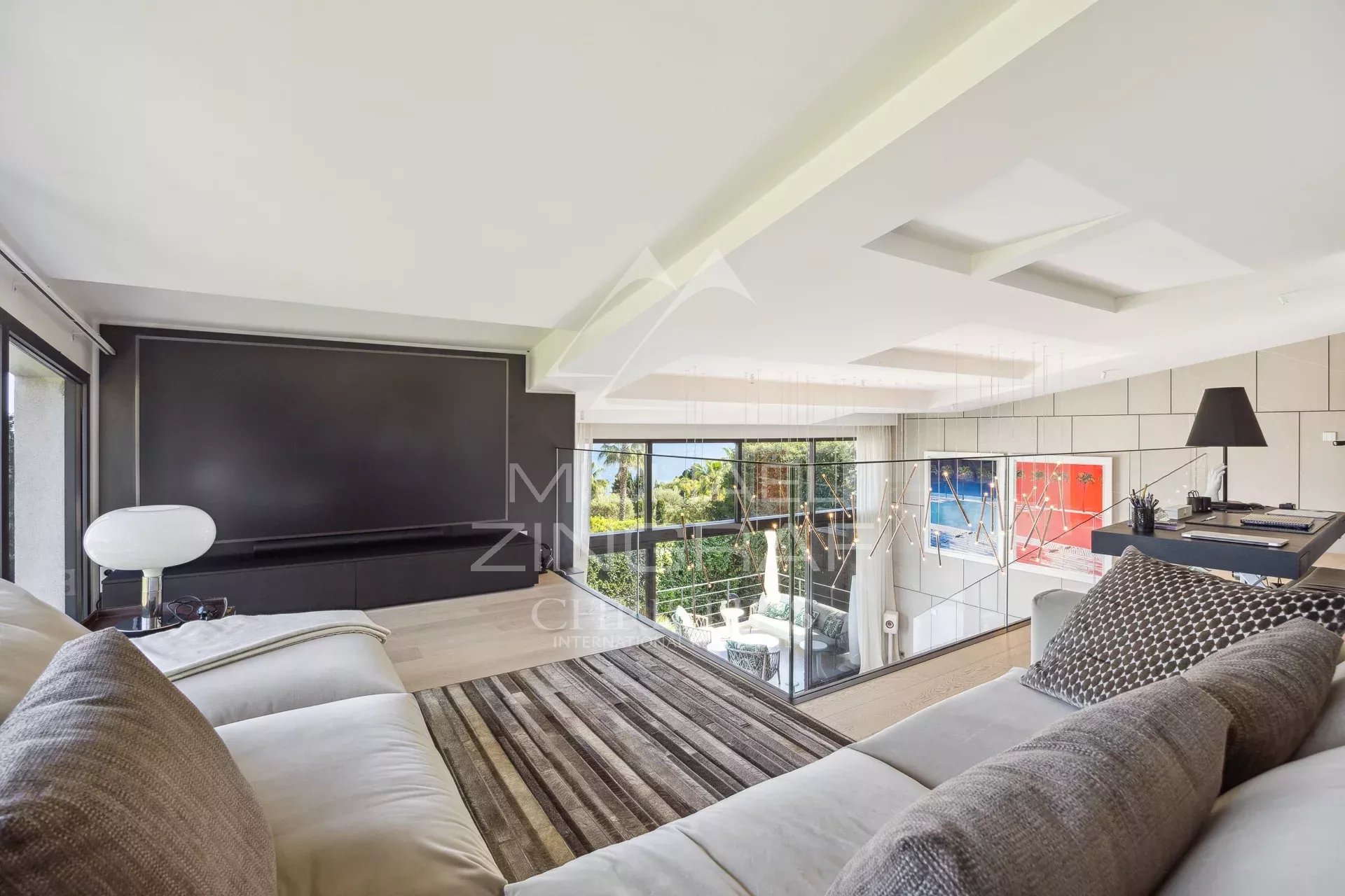 Modern villa in Cannes with sea view Interior of a modern villa in Cannes with sea views, bright living room and contemporary decor.