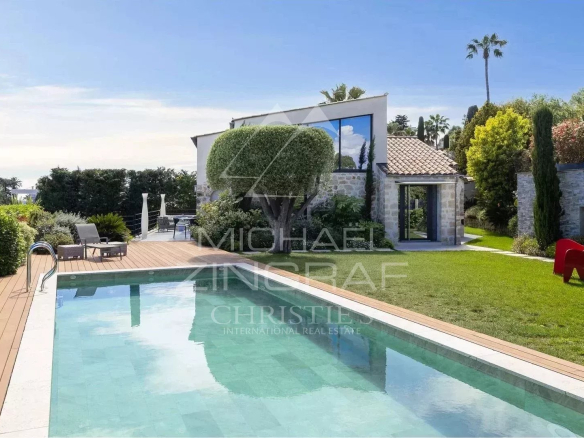 Modern villa with pool, garden and sea view in Cannes Eden