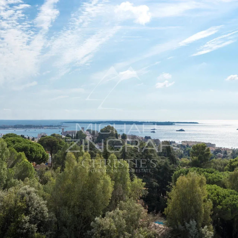 Luxury real estate photo | Charming Properties