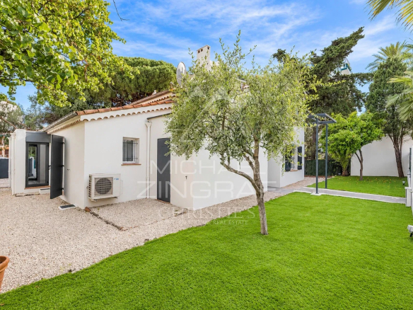 Villa individuelle avec jardin dans un domaine fermé à Cannes, Pointe Croisette.