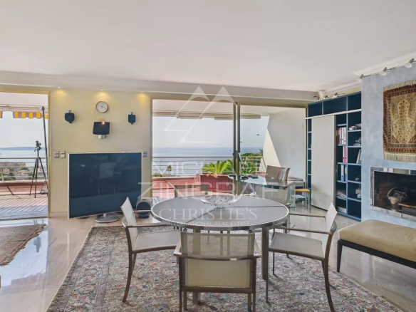 Interior of a 2-bedroom apartment in Cannes with sea view, bright living room and spacious terrace.