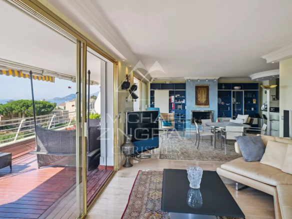 3-room apartment to renovate with panoramic sea view in Cannes, Croix des Gardes.