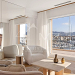 APPARTEMENT DERNIER ETAGE TERRASSE VUE SPECTACULAIRE VIEUX-PORT ET MER
