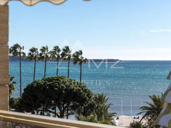 Cannes Croisette – 2 pièces rénové avec vue mer
