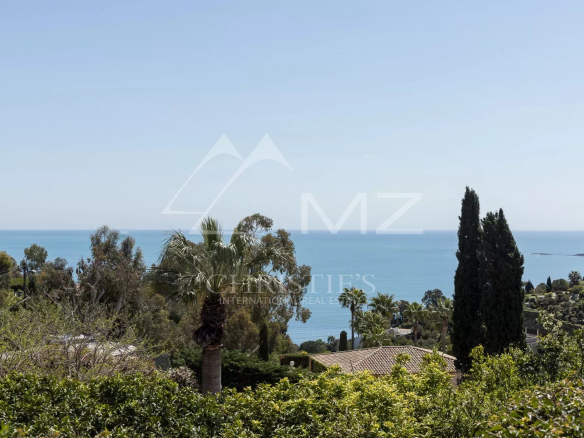 Super-Cannes – Golfe-Juan – Villa avec vue mer panoramique – A rénover