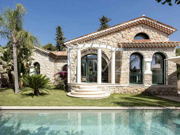 Proche Cannes – Juan-les-Pins – Villa rénovée de plain-pied