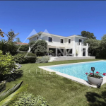 Near Cannes – Juan-les-Pins – Modern villa within walking distance of the beach