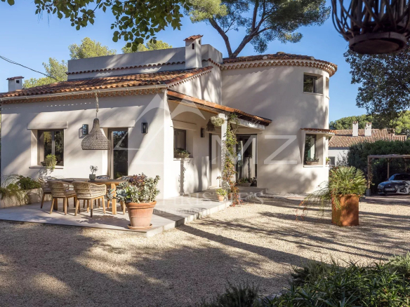 Sur la colline de Golfe juan – Vallauris – Domaine privé