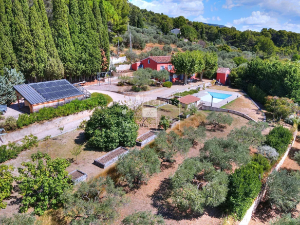 À vendre – Maison de charme rénovée avec piscine et grand terrain paysagé