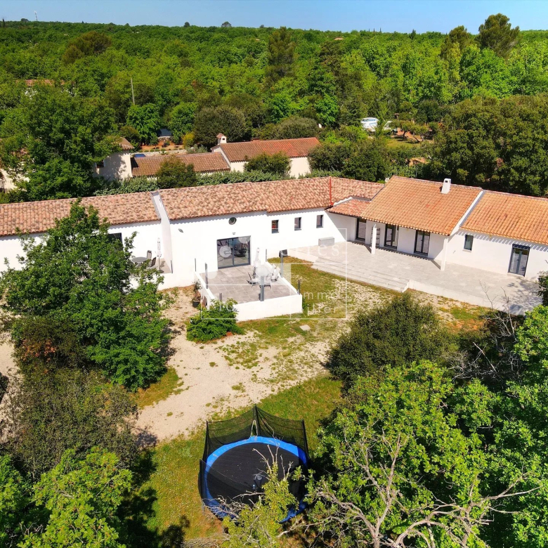 Magnificent 158.7 m² house in Aups with swimming pool
